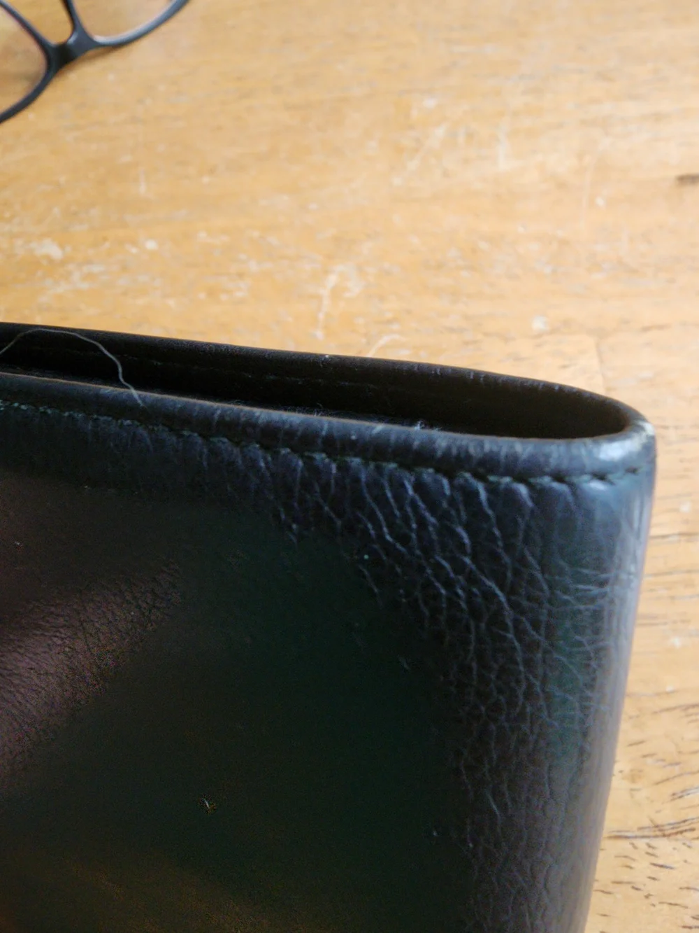 vintage Gucci black leather bifold wallet brass snap closure And Kisslock - Picture 4 of 16